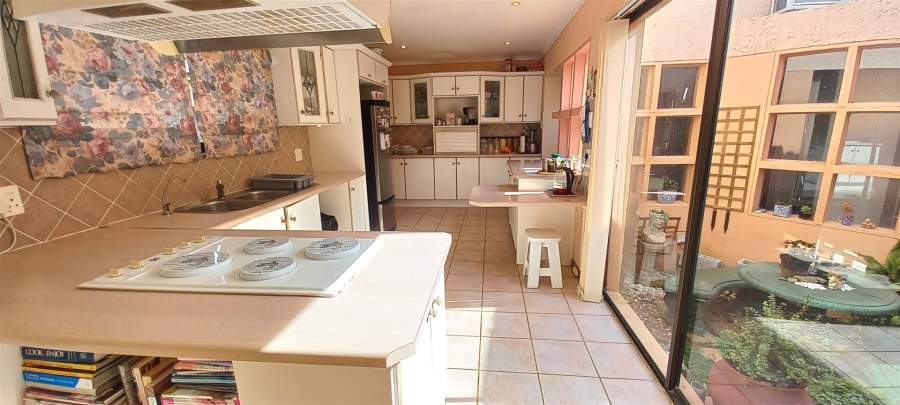 5 Bedroom Property for Sale in Bonnievale Western Cape